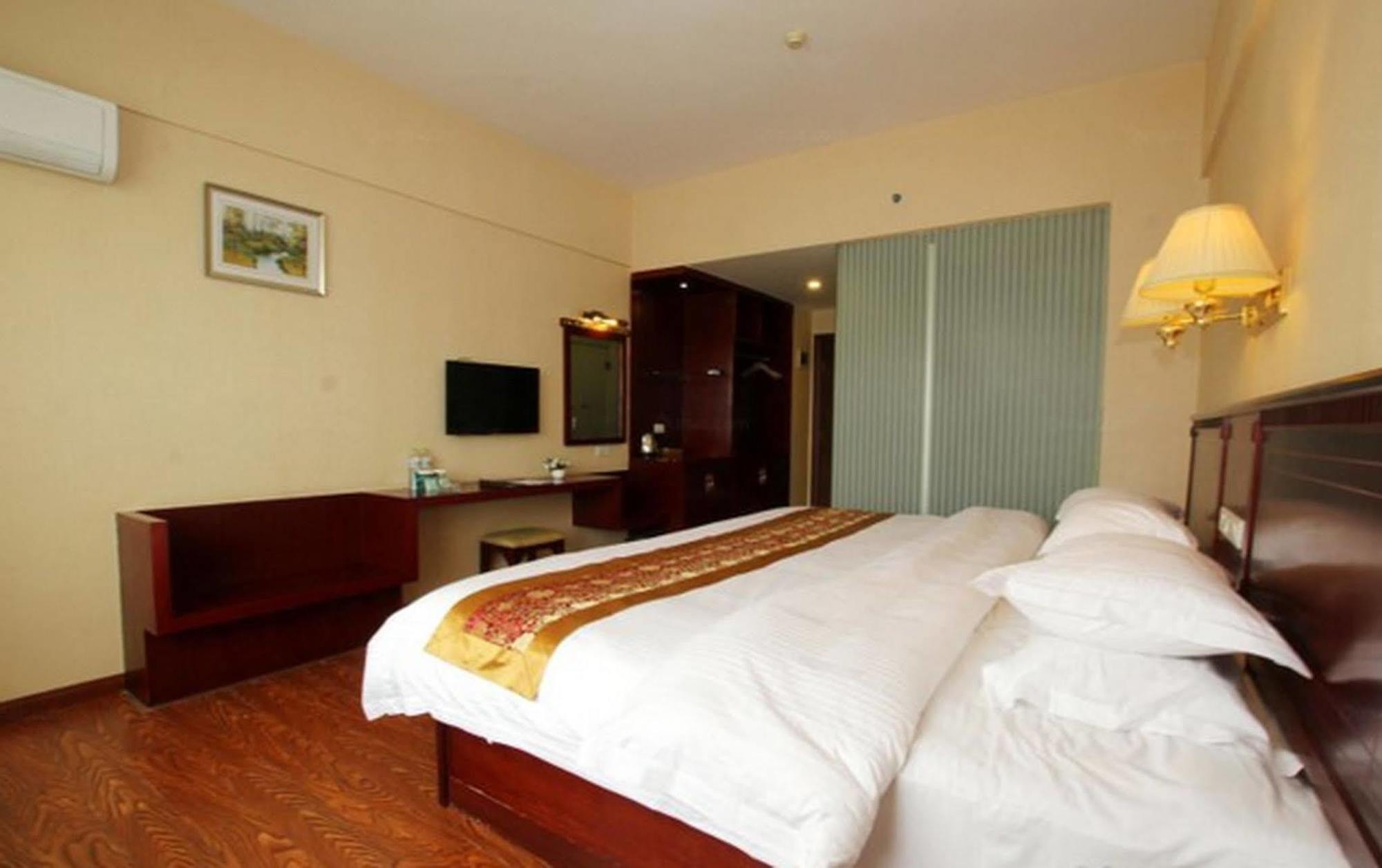 Greentree Inn Guangxi Guilin Lingui Jinshan Square Jinshui Road Express Hotel מראה חיצוני תמונה